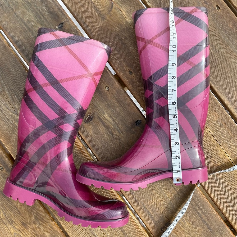 NWOT Burberry Rain Boots, Raspberry Check! Pristine! Never worn outside! 37,US 7 - Picture 5 of 8